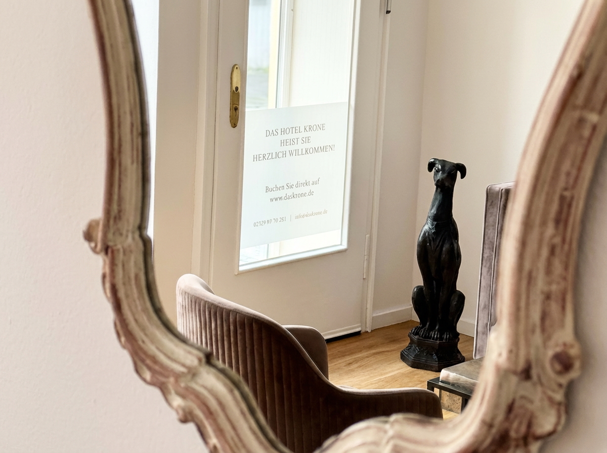 Empfang — Spiegel und Details